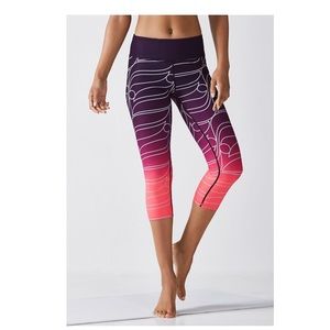 Fabletics cropped Capri leggings